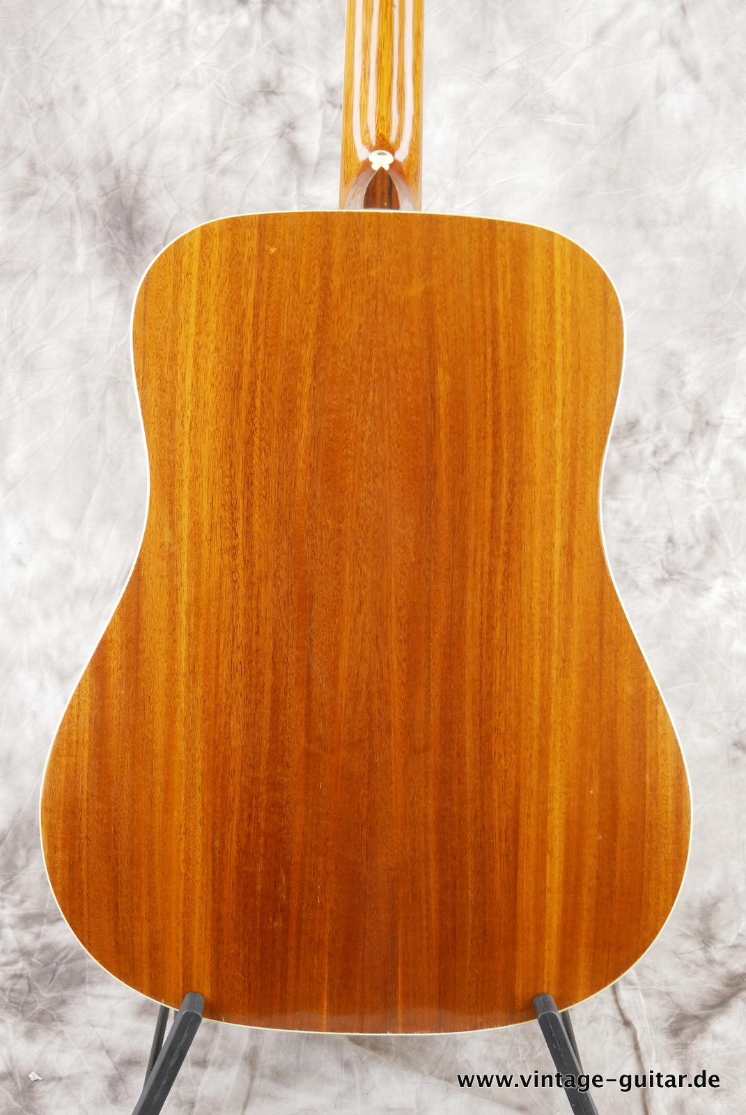img/vintage/5156/Alvarez_5022-Dreadnought_ solid_top_natural_Japan_1975-004.JPG